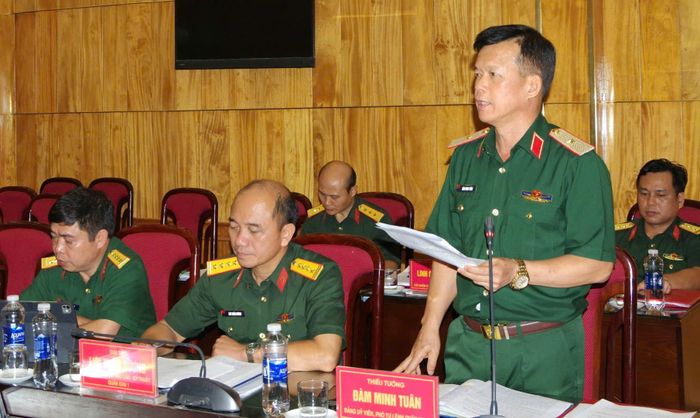 Thiếu tướng Đàm Minh Tuân, Phó Tư lệnh Quân khu 1 phát biểu chỉ đạo.