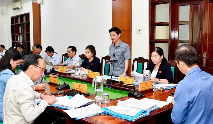  Đồng chí Trương Đăng Khoa, Ủy viên Ban Thường vụ Tỉnh ủy, Bí thư phường Tân Thành phát biểu thảo luận tổ, bàn các giải pháp về tăng trưởng kinh tế những tháng cuối năm 2026.