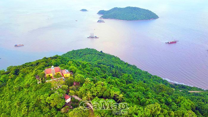 Nhiều mũi thi công được triển khai trên biển.