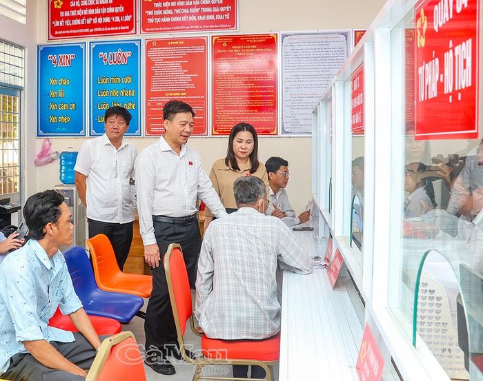 Đoàn đại biểu Quốc hội tỉnh khảo sát Trung tâm Phục vụ hành chính công xã Khánh An.
