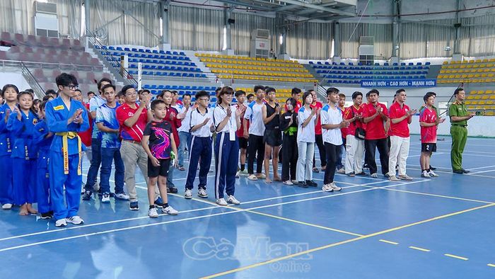 Các vận động viên đạt thành tích cao tại Đại hội TDTT Cụm số 2 dự lễ bế mạc và trao giải.