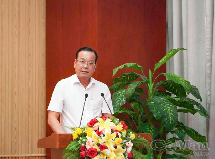 Phó Giám đốc Sở Nông nghiệp và Môi trường Phan Minh Chí báo cáo công tác lâm nghiệp giai đoạn 2021-2025.
