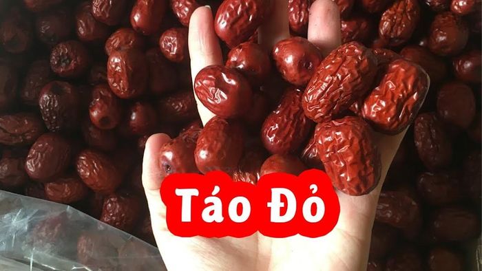 Táo đỏ tuy giàu chất xơ nhưng nếu ăn quá nhiều lại có thể gây tác dụng ngược, đặc biệt với những người có hệ tiêu hóa kém. Ảnh minh họa.