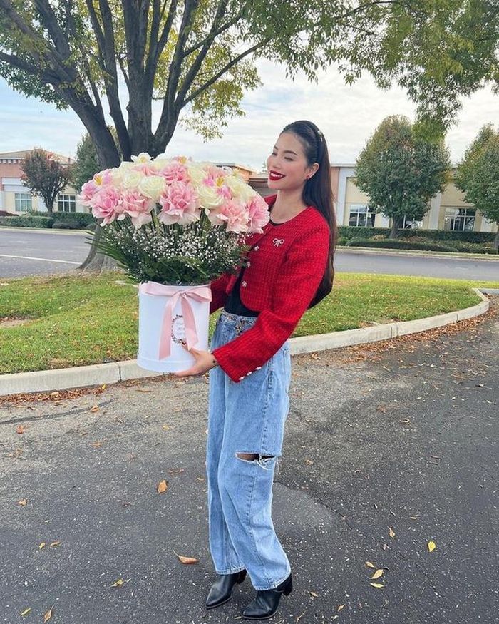 Phạm Hương làm chủ tiệm hoa ở Mỹ
