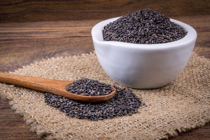 Dầu vừng có thể hỗ trợ kiểm soát cholesterol và huyết áp. Ảnh minh họa