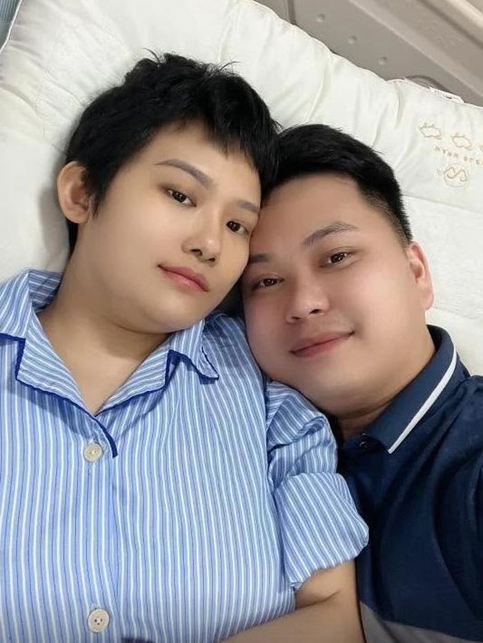 Những phút giây hạnh phúc hiếm hoi khi sức khỏe của chị đỡ được phần nào.