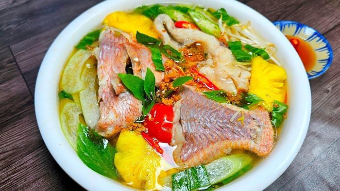 Canh chua cá diêu hồng. Ảnh minh họa.