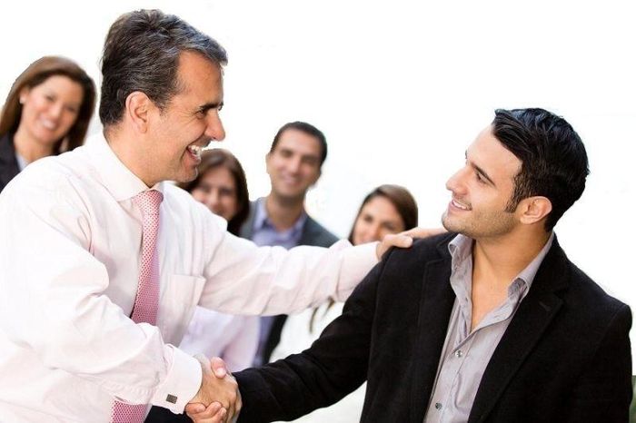 Thành công và giàu có không chỉ được đo bằng tài sản, mà còn thể hiện ở việc biết chọn đúng người để kết giao và giữ khoảng cách với những mối quan hệ tiêu cực. Ảnh minh họa