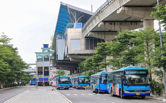 Từ ngày 25/6, hệ thống thẻ vé điện tử liên thông đa phương thức chính thức được đưa vào vận hành trên toàn mạng lưới giao thông công cộng của thành phố.