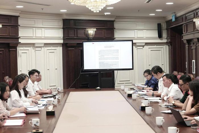 Các thành viên thuộc Tổ công tác họp triển khai tổng rà soát hệ thống văn bản quy phạm pháp luật tham dự phiên họp.