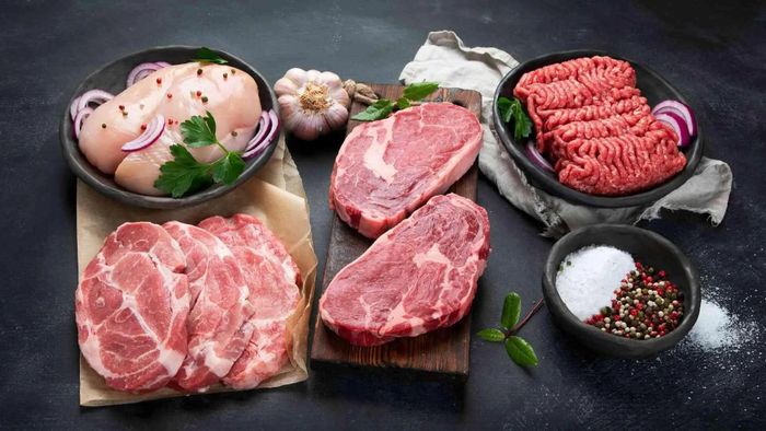 Người bị bệnh gout nên hạn chế ăn nội tạng động vật, thịt đỏ, hải sản