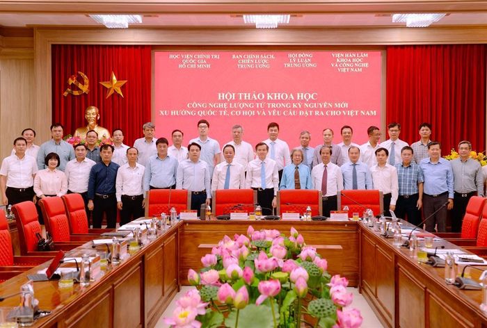 Các đại biểu tham gia dự hội thảo.