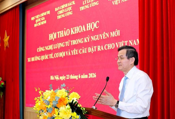 PGS,TS Đoàn Minh Huấn, Ủy viên Bộ Chính trị, Bí thư Đảng ủy, Giám đốc Học viện Chính trị quốc gia Hồ Chí Minh phát biểu khai mạc hội thảo.