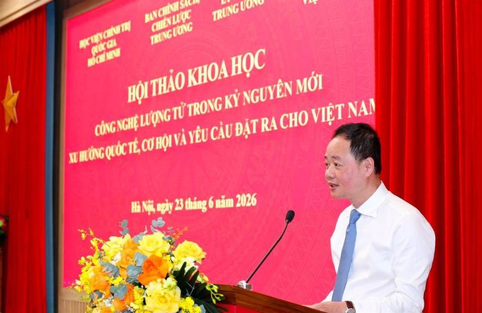 GS,TS Trần Hồng Thái, Ủy viên Ban Chấp hành Trung ương Đảng, Chủ tịch Viện Hàn lâm Khoa học và Công nghệ Việt Nam phát biểu đề dẫn hội thảo.