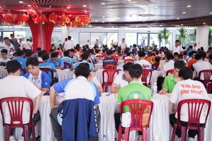 Quang cảnh lễ khai mạc Giải Vô địch cờ tướng trẻ quốc gia năm 2026 tại Công viên APEC, thành phố Đà Nẵng. (Ảnh: Văn Lợi)