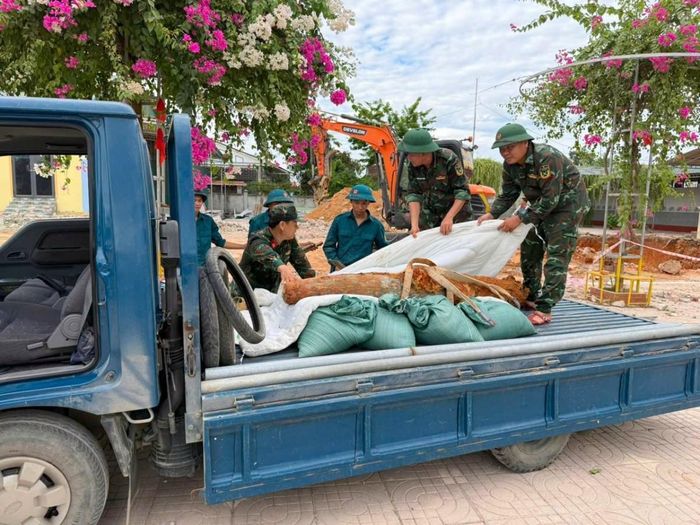 Quả bom được di chuyển đến khu vực hậu cứ Ban Chỉ huy Phòng thủ khu vực 5 - Anh Sơn thuộc xóm 1 Nam Sơn, xã Đô Lương để hủy nổ thành công, an toàn. (Ảnh: Trọng Kiên)