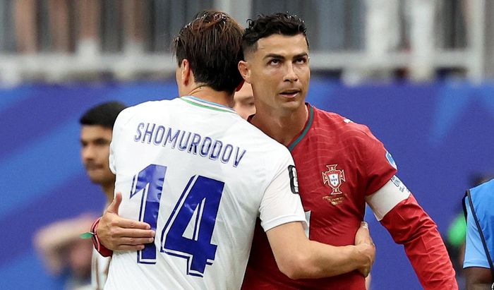 Ronaldo tỏa sáng trong trận gặp Uzbekistan.