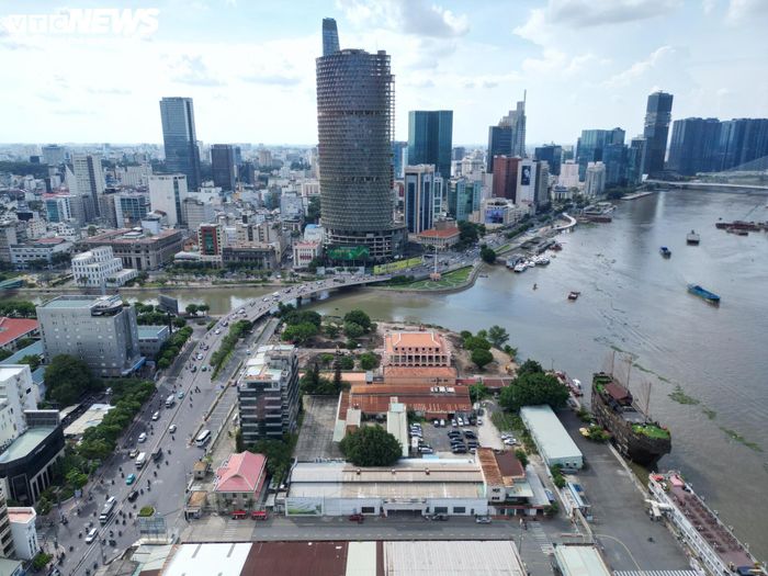 Trước đó, ngày 29/4, TP.HCM phối hợp cùng Tập đoàn Sun Group khởi công hạng mục cải tạo, chỉnh trang Bảo tàng Hồ Chí Minh - chi nhánh TP.HCM tại Bến Nhà Rồng (phường Xóm Chiếu). Đây là hạng mục mở đầu giai đoạn 1 của dự án Công viên văn hóa Bến Nhà Rồng - Khánh Hội và không gian cây xanh công cộng ven sông Sài Gòn.