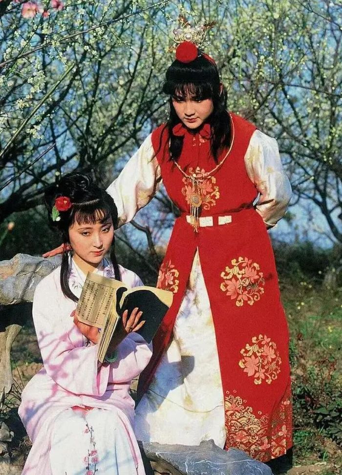 "Hồng lâu mộng" được chuyển thể thành phim truyền hình.