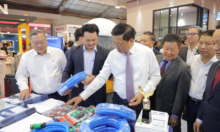 Nhiều doanh nghiệp lớn trong ngành xây dựng, giao thông, trang trí nội thất tham gia Triển lãm Vietbuild. (Ảnh: B.L)