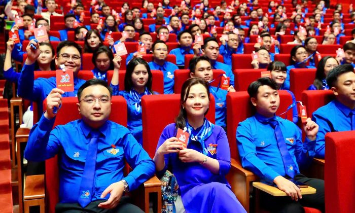Đại biểu biểu quyết thông qua đề án bầu Ban Chấp hành Trung ương Đoàn khóa mới.