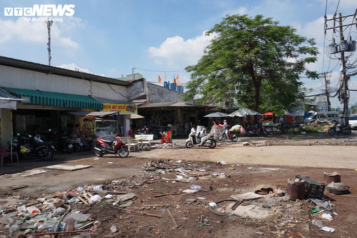 Chợ Bình Triệu cũng đã hoàn tất việc trả mặt bằng, lùi vào khoảng 30m so với mặt đường.