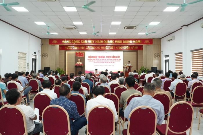 Hội nghị Thường trực Đảng ủy triển khai quán triệt Đề án thành lập chi bộ thôn, tổ dân phố (mới); thảo luận lấy ý kiến về Đề án nhân sự Chi ủy, Bí thư, Phó Bí thư của các chi bộ thành lập mới sau sắp xếp. Ảnh: Vân Thư