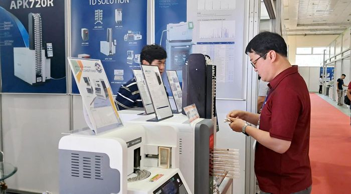 Doanh nghiệp Hàn Quốc giới thiệu công nghệ tiết kiệm năng lượng tại Entech Hanoi 2026. Ảnh: Hoài Nam