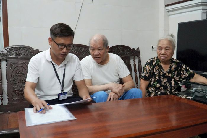 Hoạt động hỗ trợ lưu động được phường Định Công triển khai tích cực kể từ ngày ra mắt mô hình. Ảnh: Huy Hoàng