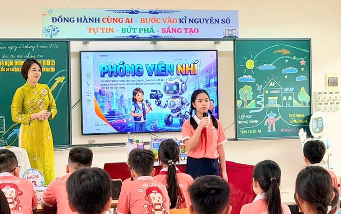 Một tiết học về ứng dụng trí tuệ nhân tạo của cô trò lớp 4A1 Trường Tiểu học đô thị Việt Hưng. Ảnh: Bảo Duy