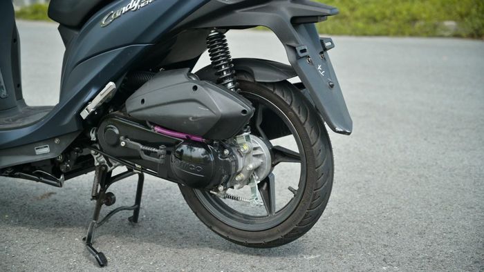 Kymco Hermosa sử dụng động cơ xăng 4 kỳ