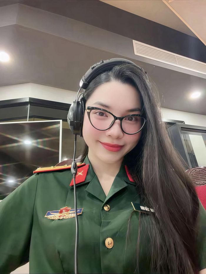 Theo chia sẻ của người đẹp, quyết định ghi danh Miss Grand Vietnam xuất phát từ mong muốn thử thách bản thân và lan tỏa hình ảnh người phụ nữ Việt Nam hiện đại, bản lĩnh và giàu lòng nhân ái.