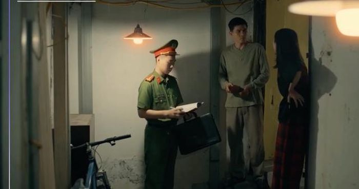 Sinh vô tình tiết lộ đã cho Diệu mượn 15 chỉ vàng. Ảnh VTV