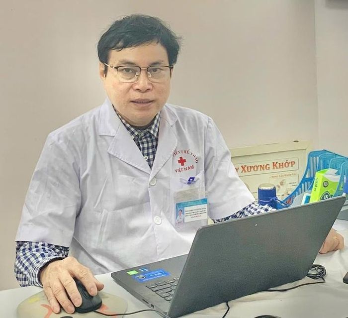PGS.TS. BS Võ Tường Kha - Phó chủ tịch Hội Khoa học Thể thao Việt Nam, Bộ môn Y học thể thao, Trường Đại học Y dược, Đại học Quốc gia Hà Nội.