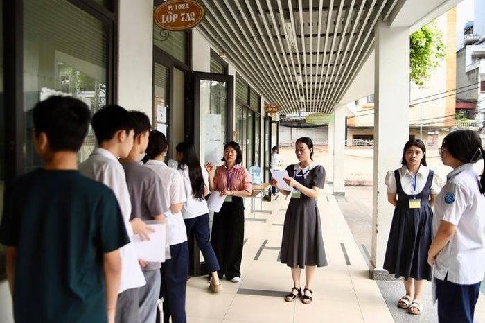 Thí sinh thi lớp 10 năm nay tại Hà Nội.