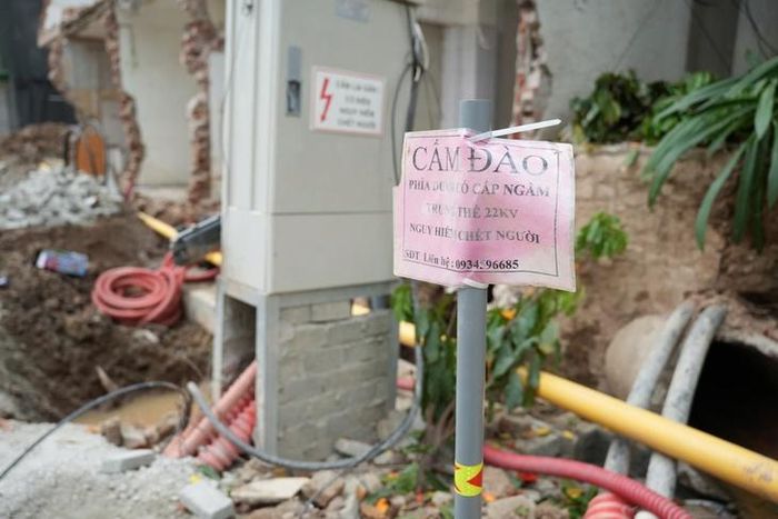 Đối với đoạn đầu tuyến (khu vực nhà tập thể đang được phá dỡ), nhà thầu đang huy động máy móc, nhân sự đẩy nhanh tiến độ thi công các hạng mục cuối cùng để hoàn thành toàn bộ dự án để phục vụ nhu cầu đi lại của người dân.