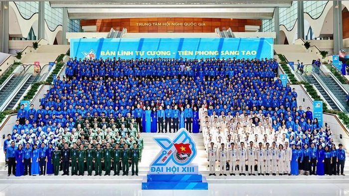 Thanh niên Việt Nam "Bản lĩnh tự cường - Tiên phong sáng tạo - Khát vọng cống hiến - Làm chủ tương lai".