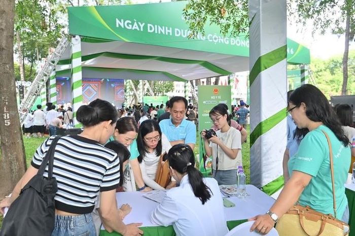 Những tư vấn trực tiếp giúp người dân nhận diện thói quen ăn uống, vận động và lựa chọn giải pháp phù hợp với thể trạng, nhu cầu sức khỏe cá nhân.