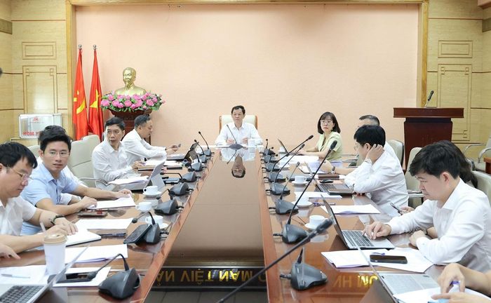 Quang cảnh cuộc họp.