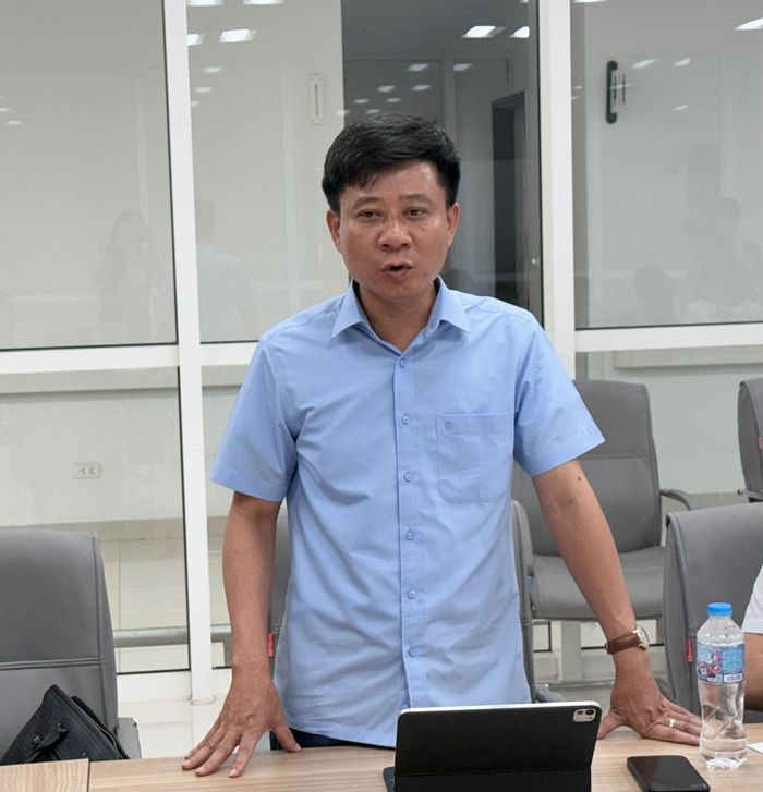Phó Giám đốc Bệnh viện Bạch Mai Nguyễn Tuấn Tùng báo cáo.