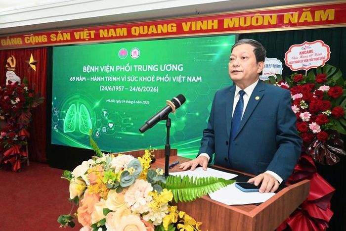 Giám đốc BV Phổi Trung ương TTƯT.TS.BS Đinh Văn Lượng phát biểu tại Lễ Kỷ niệm 69 năm Ngày thành lập bệnh viện.