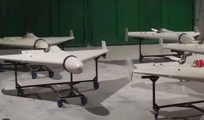 Một nguồn tin khác nói với CNN rằng người này còn ví đội hình đó như một "bãi mìn UAV" trên không.
