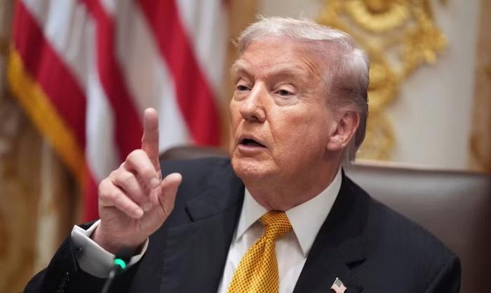Trước đó, NBC News dẫn lời các quan chức Mỹ giấu tên cho biết máy bay nhiều khả năng bị bắn trúng bằng tên lửa vác vai. Tổng thống Donald Trump cũng từng nhận định Iran đã sử dụng tên lửa vác vai và "gặp may" trong vụ việc.