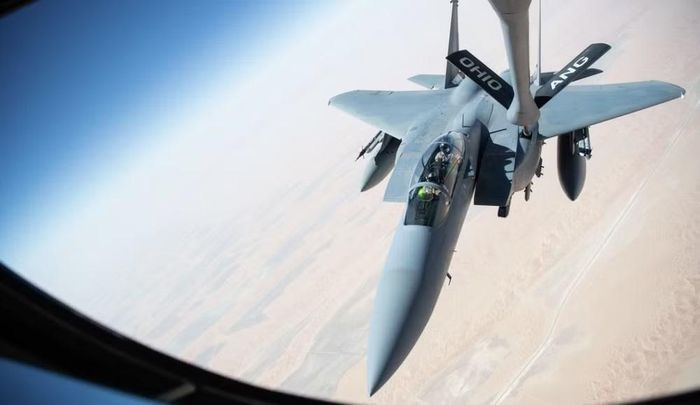 Liên quan đến đội hình UAV bí ẩn, một số giả thuyết đã được đưa ra. Theo đó, Iran có thể đã triển khai một dạng "màn chắn UAV" dọc theo các tuyến đường bay hoặc quanh những mục tiêu quan trọng.