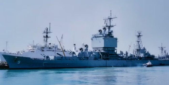 Khi mới đưa vào hoạt động, tàu mang theo tên lửa phòng không RIM-8 Talos có tầm bắn hơn 180 km, tên lửa phòng không RIM-2 Terrier, tên lửa chống ngầm RUR-5 ASROC cùng pháo hạm 127 mm.