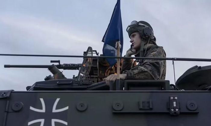 Trong khi đó, Ukraine đang tăng cường phòng thủ dọc biên giới phía bắc do lo ngại Belarus có thể tham gia chiến dịch quân sự của Nga.