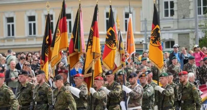 Ông Kaunas cho biết tiến độ xây dựng hạ tầng phục vụ lực lượng này đang vượt kế hoạch khoảng 10 tháng. Các khu dân cư, trường học, nhà trẻ và cơ sở y tế đang được xây dựng tại những khu vực trước đây là rừng.