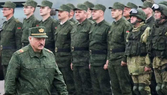 Năm ngoái, Moskva cũng triển khai hệ thống tên lửa siêu thanh Oreshnik có khả năng mang đầu đạn hạt nhân tới Belarus. Tổng thống Nga Vladimir Putin cho biết Moskva giữ quyền kiểm soát việc sử dụng loại tên lửa này.