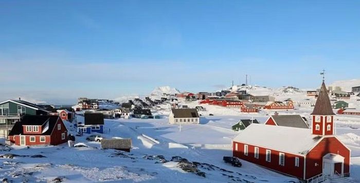 Chính vị trí địa lý này khiến Greenland từ lâu trở thành khu vực có ý nghĩa quan trọng đối với các tính toán an ninh của Mỹ. Bên cạnh đó, hòn đảo còn sở hữu nguồn tài nguyên khoáng sản lớn, phần lớn vẫn chưa được khai thác.