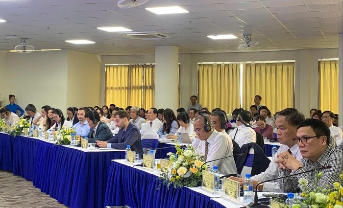 Các đại biểu tham dự hội thảo quốc tế ngày 25/6.